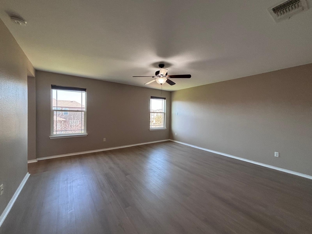 1405 Berlin Ln - Photo 9