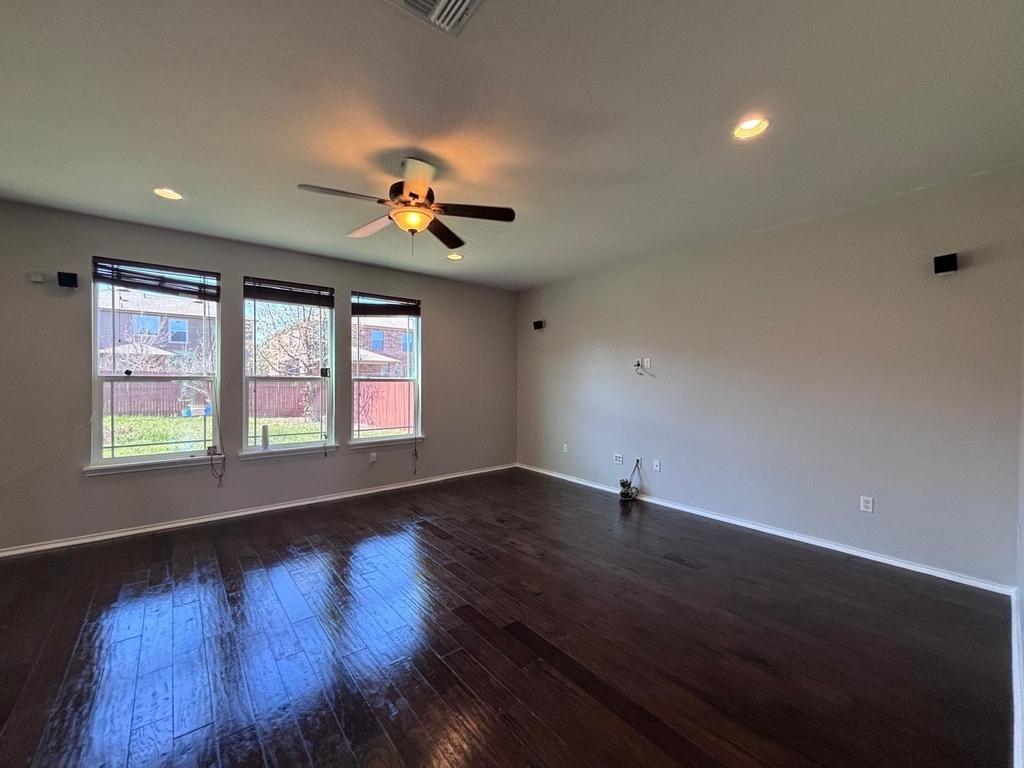 1405 Berlin Ln - Photo 7