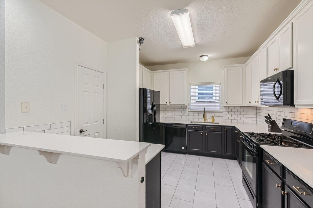 1717 Thompson Trl - Photo 8