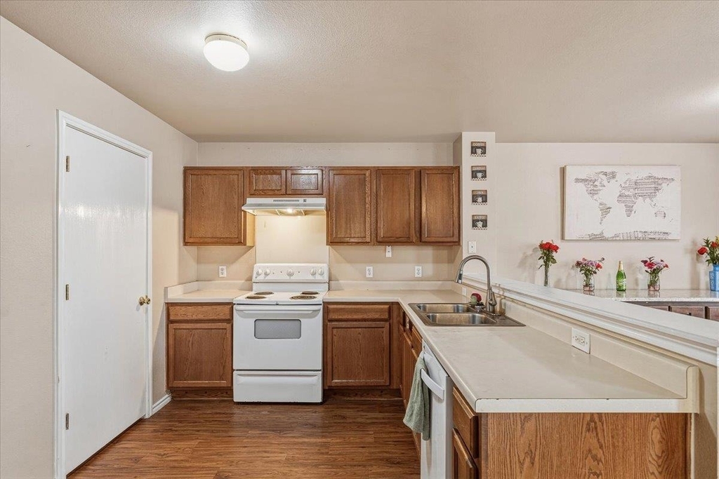 12705 Saint Mary Dr - Photo 10