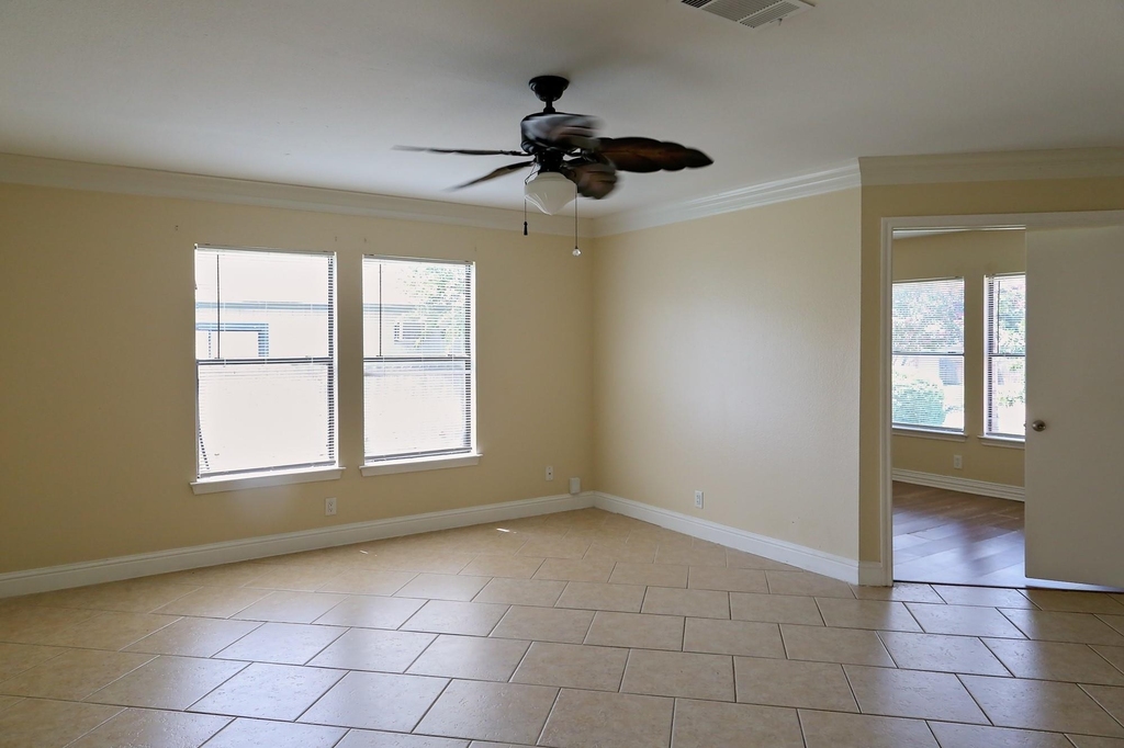 2909 Donnell Dr - Photo 5