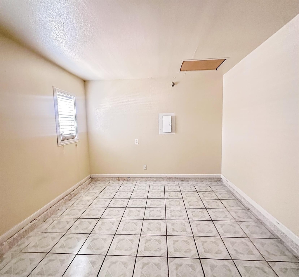 2909 Donnell Dr - Photo 10