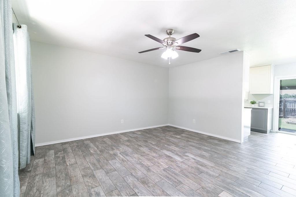 1515 Glenmeadows Dr - Photo 3