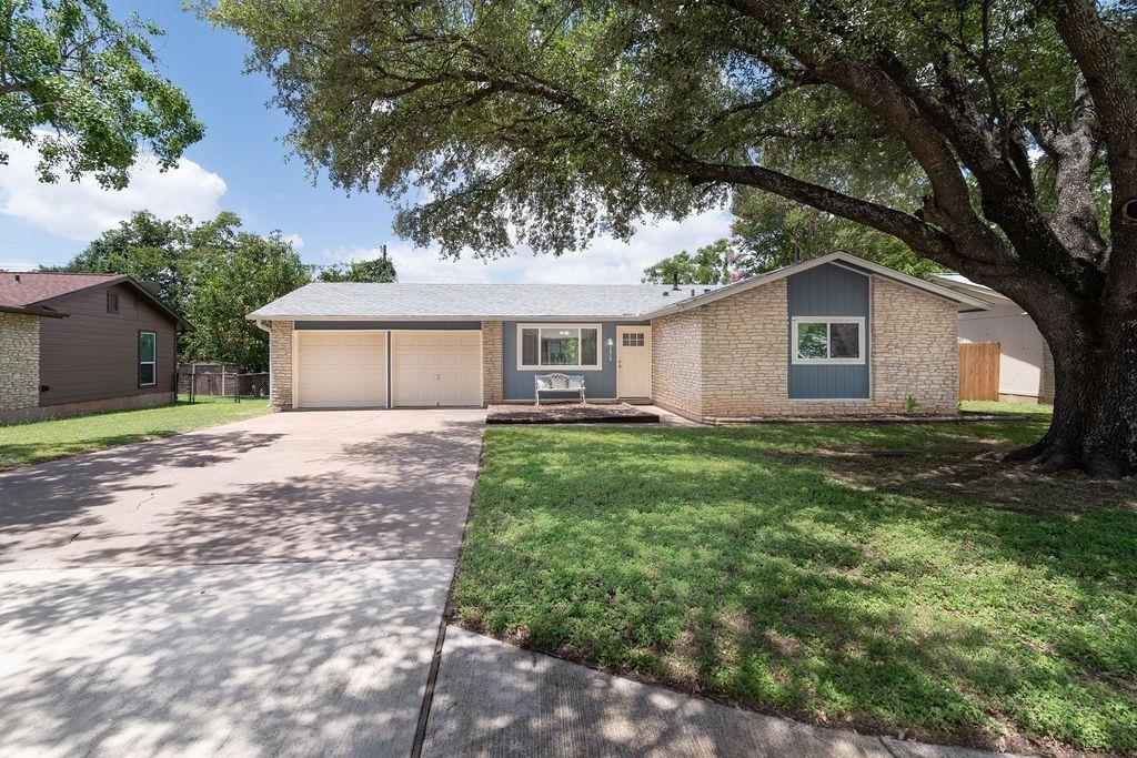 1515 Glenmeadows Dr - Photo 2