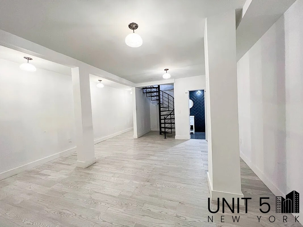1114 Halsey Street - Photo 4