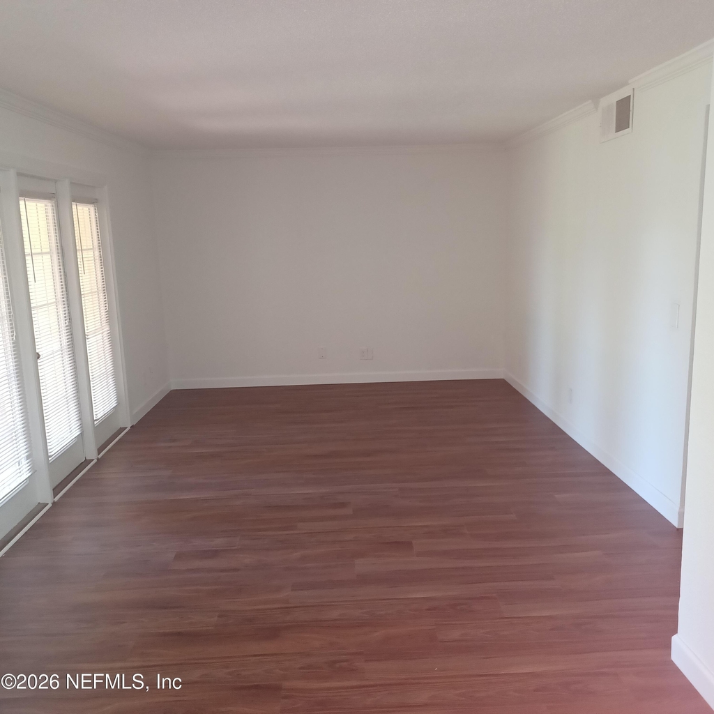 3918 La Mirada Drive N - Photo 2