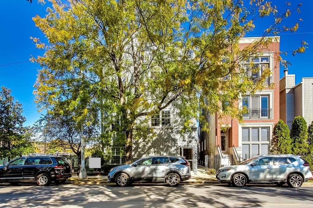 1640 W Diversey Parkway - Photo 0