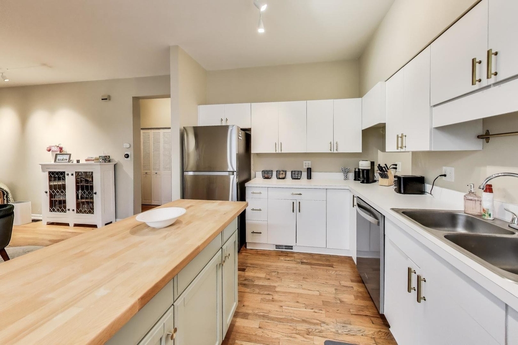 1640 W Diversey Parkway - Photo 2