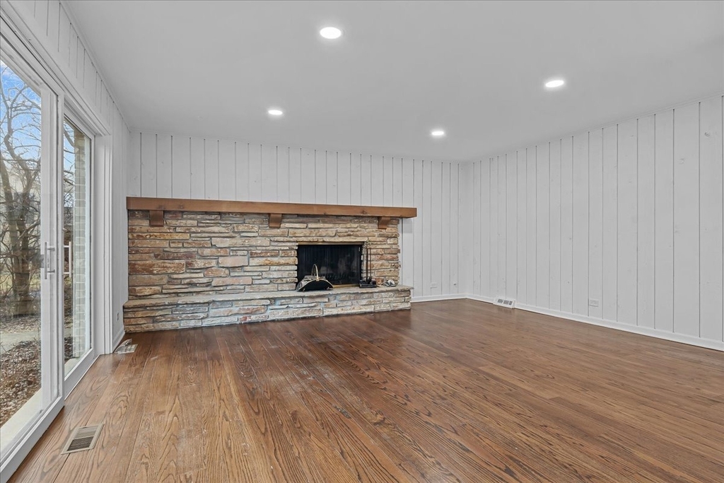 1305 Warwick Court - Photo 5