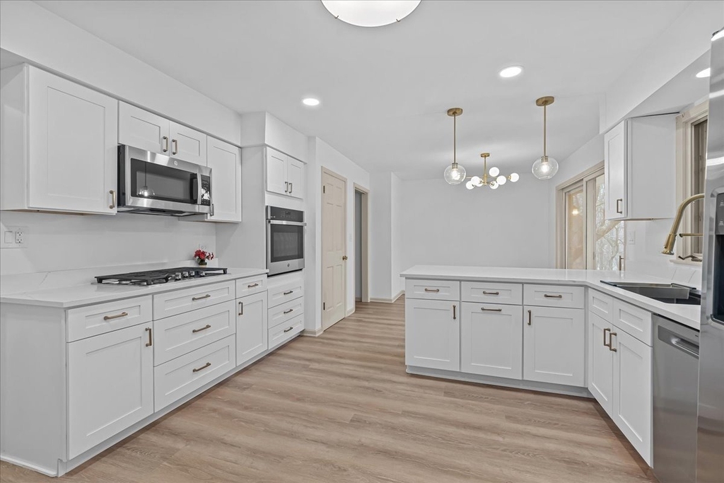 1305 Warwick Court - Photo 4