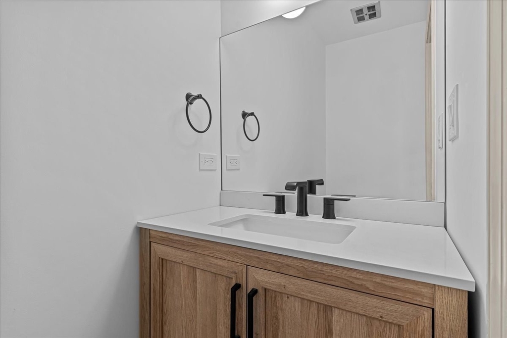 1305 Warwick Court - Photo 18