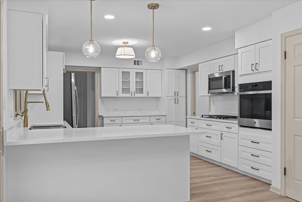 1305 Warwick Court - Photo 1