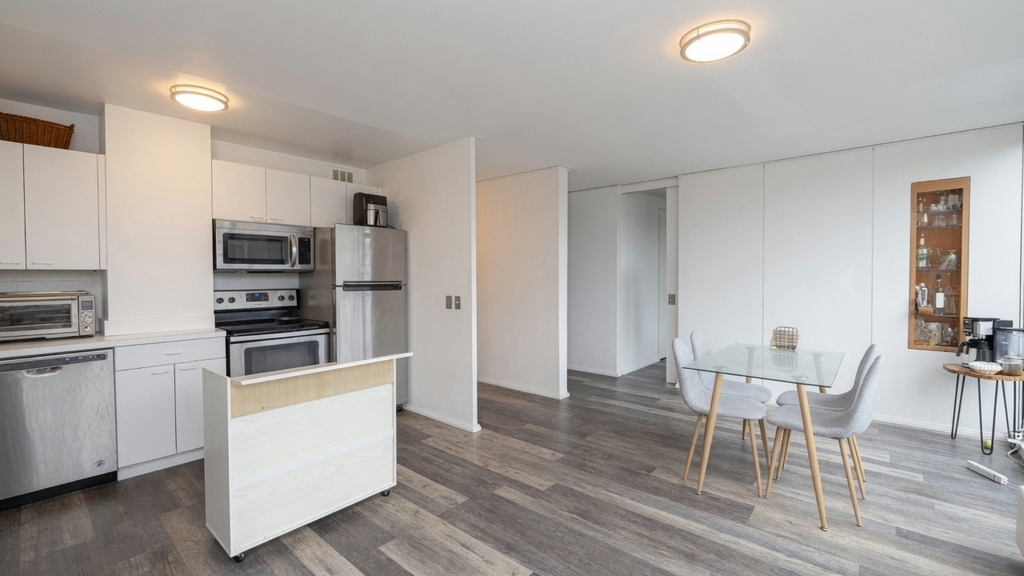 2400 N Lakeview Avenue - Photo 3