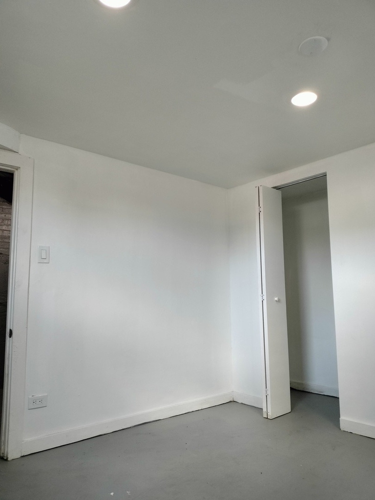 7910 S Muskegon Avenue - Photo 2