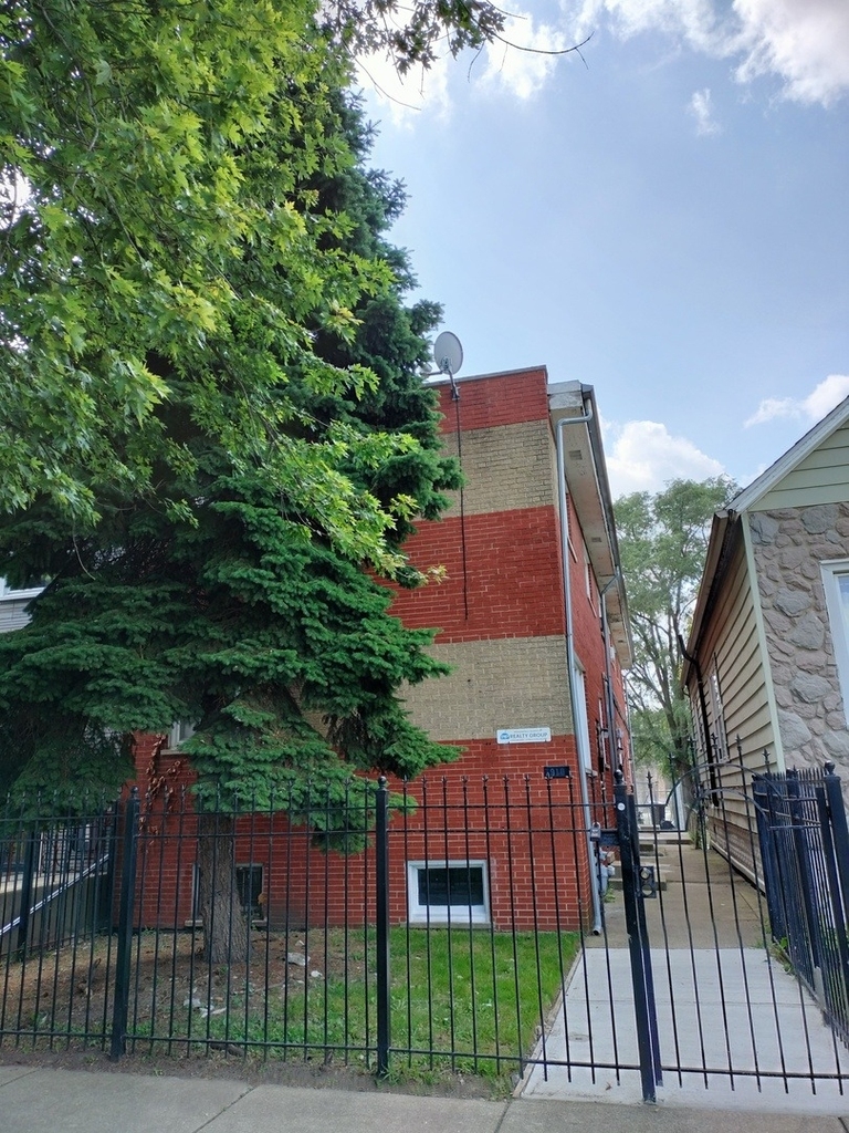7910 S Muskegon Avenue - Photo 0