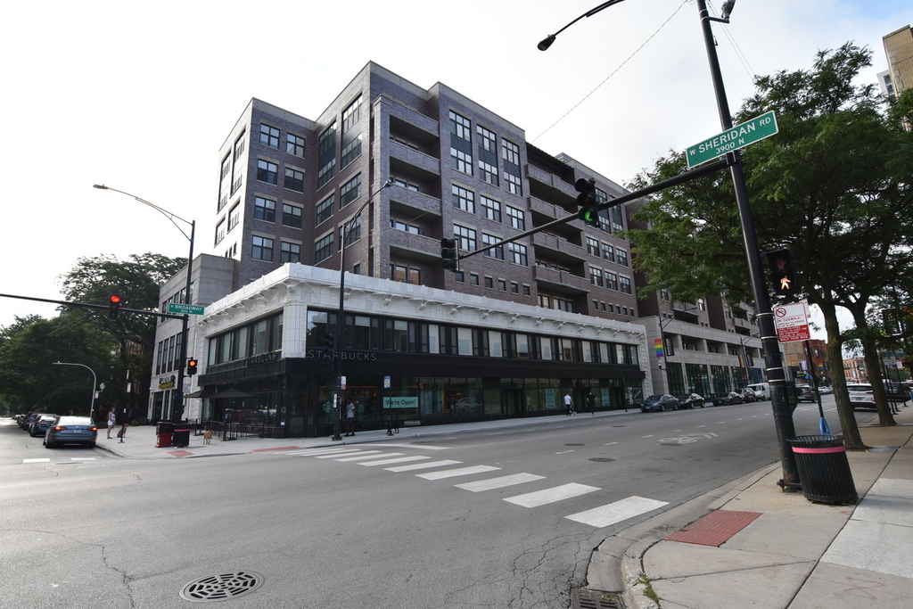 3833 N Broadway Street - Photo 0