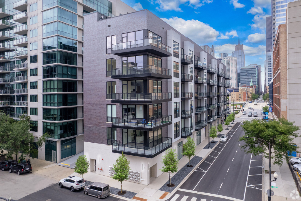 812 W Adams Street - Photo 2