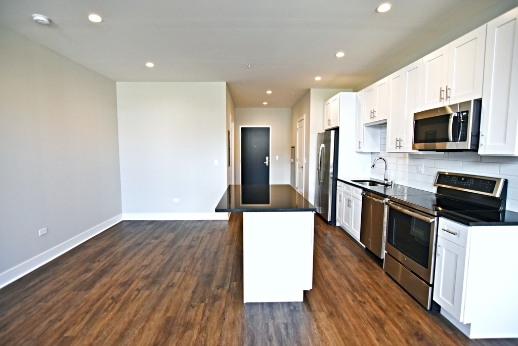 3833 N Broadway Street - Photo 3