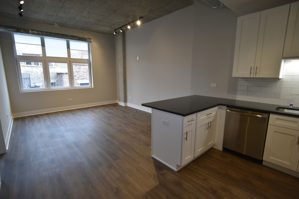 3833 N Broadway Street - Photo 2