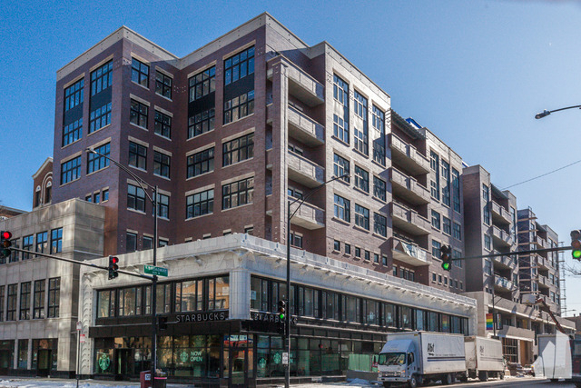 3833 N Broadway Street - Photo 0