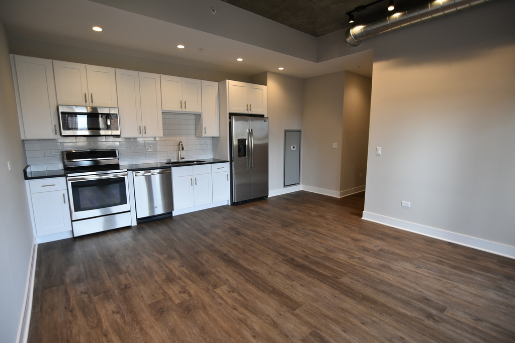 3833 N Broadway Street - Photo 2