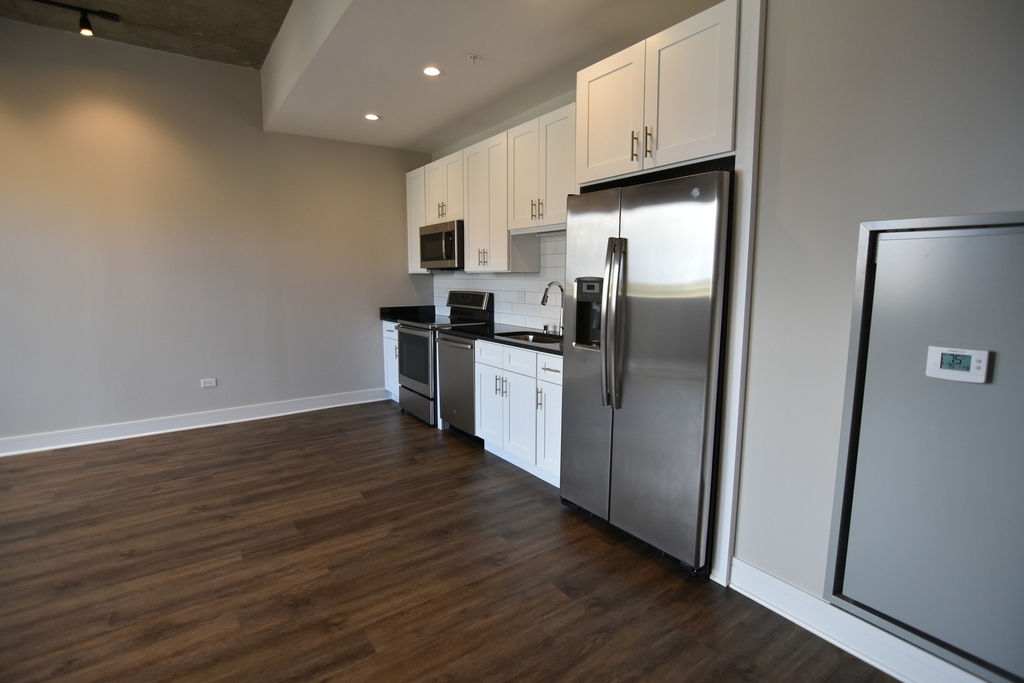 3833 N Broadway Street - Photo 3