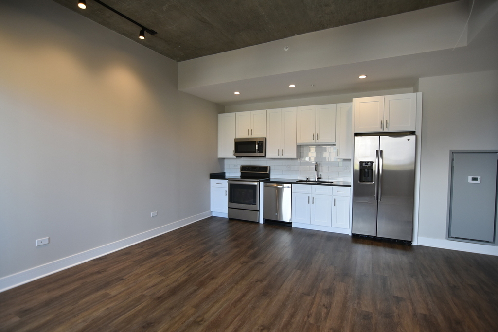 3833 N Broadway Street - Photo 2