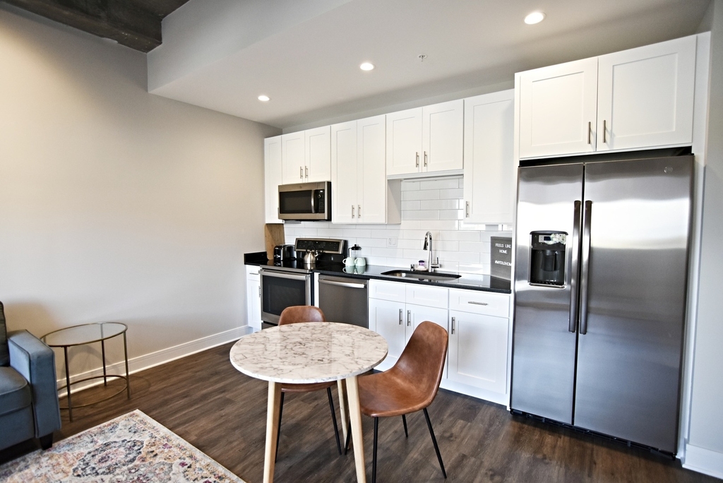 3833 N Broadway Street - Photo 3