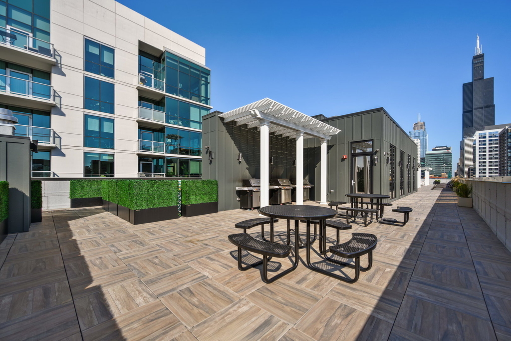 812 W Adams Street - Photo 3