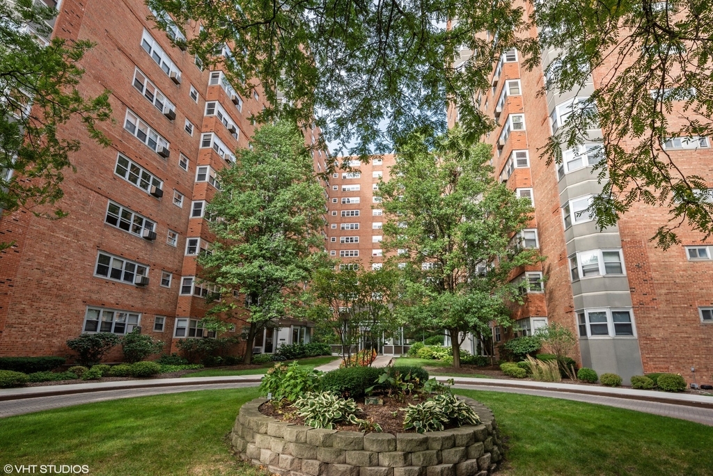 4970 N Marine Drive - Photo 0