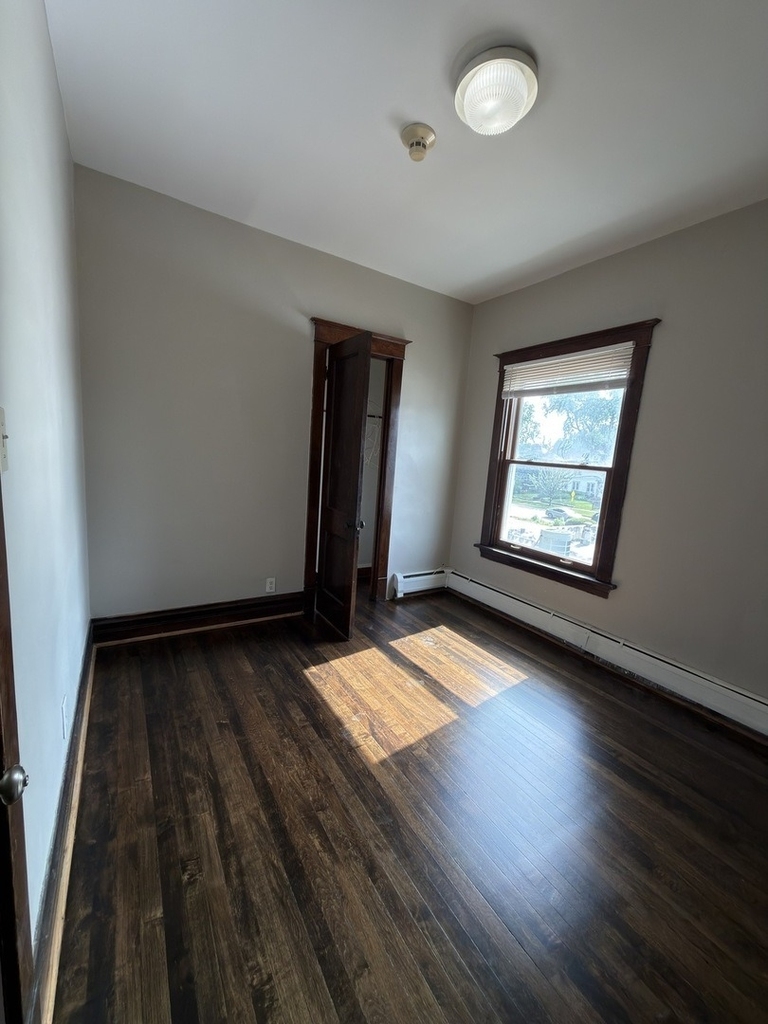 319 Chicago Avenue - Photo 10