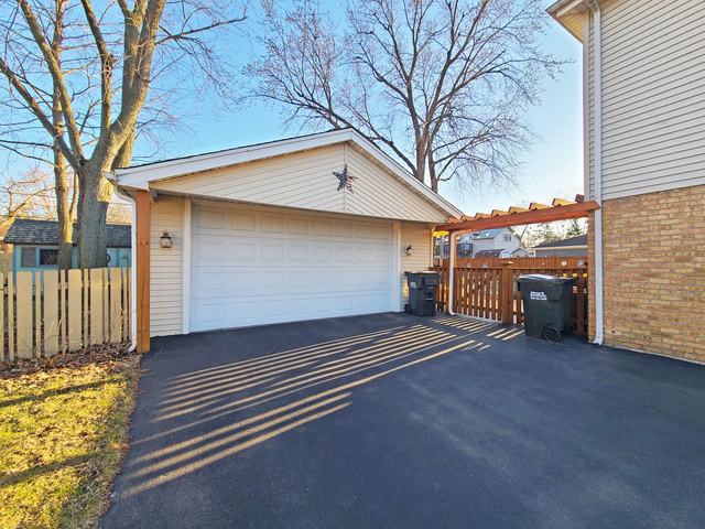5831 W 109th Street - Photo 3