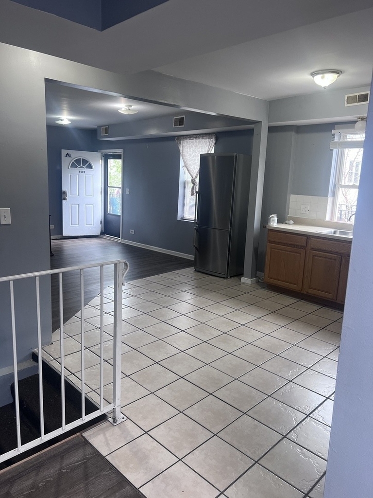 4909 W 14th Street - Photo 2