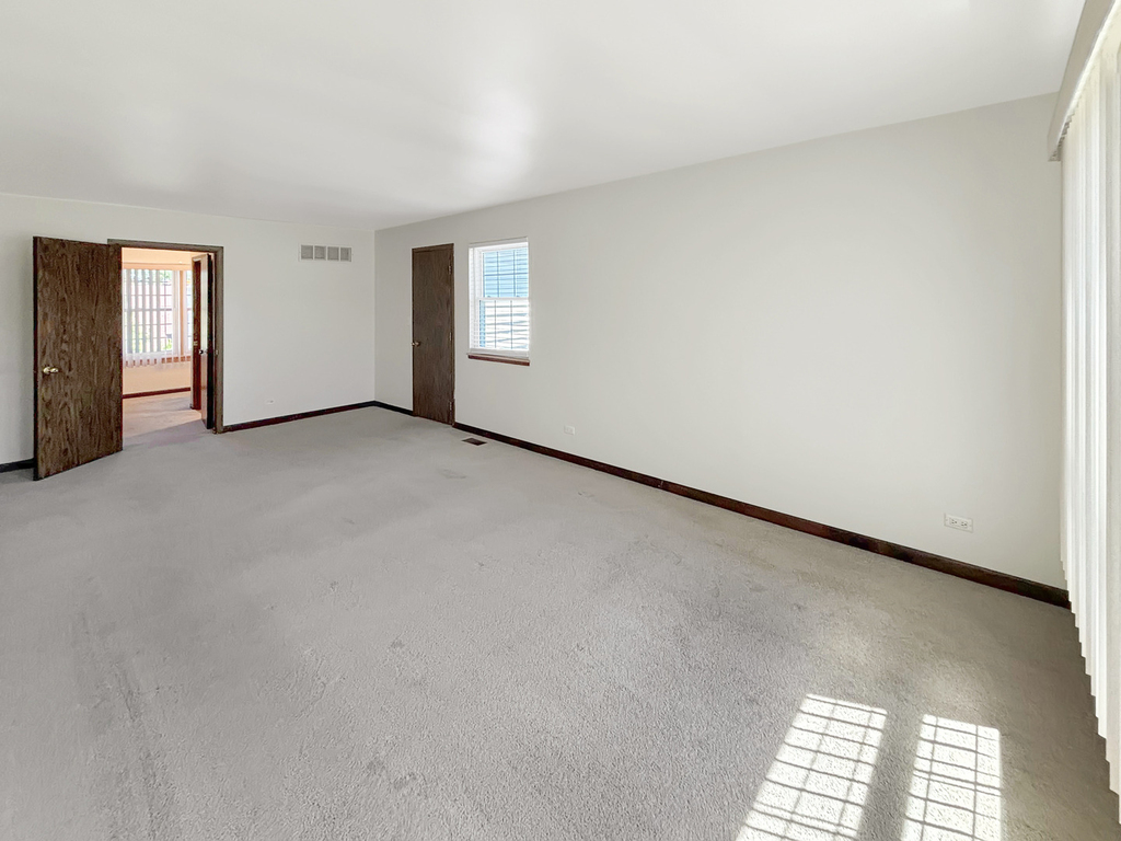 905 Abingdon Court - Photo 8