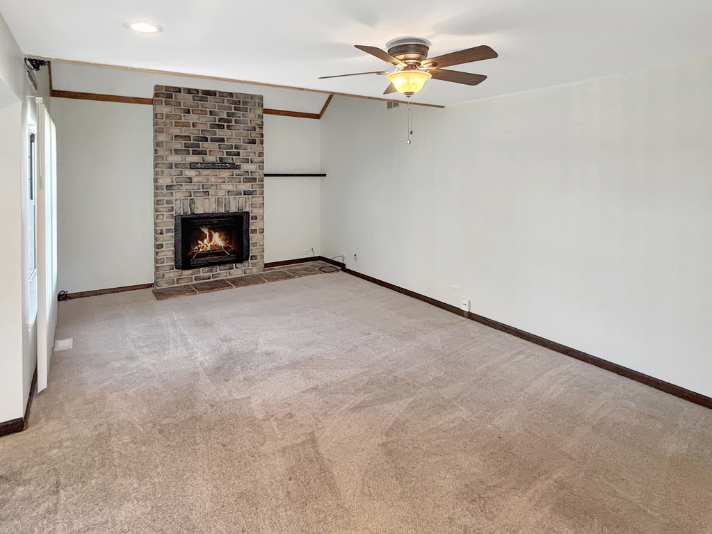 905 Abingdon Court - Photo 2
