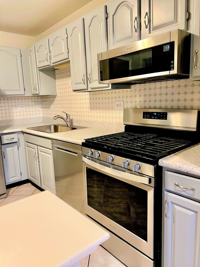 601 Hanover Court - Photo 5