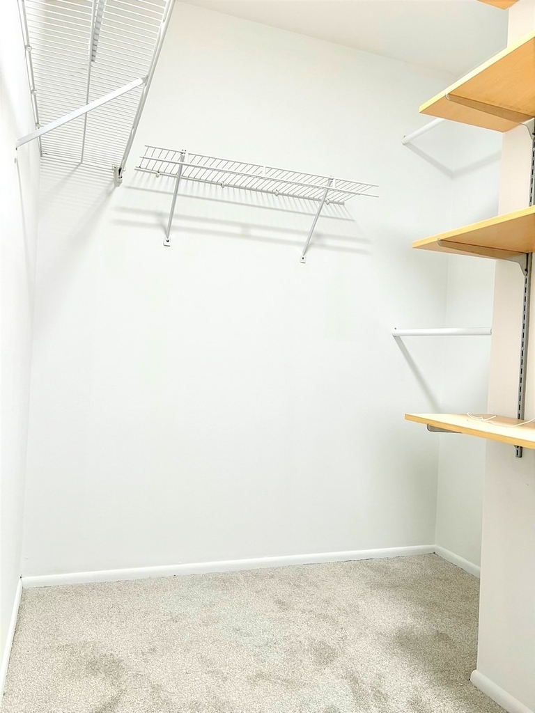601 Hanover Court - Photo 15