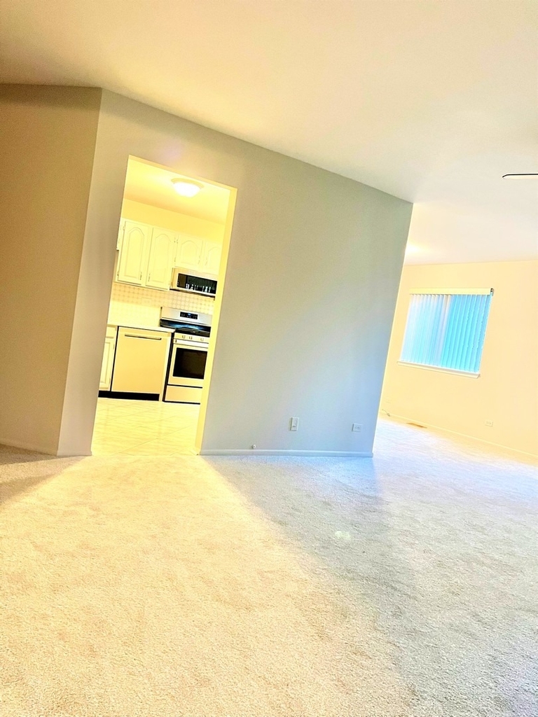 601 Hanover Court - Photo 2