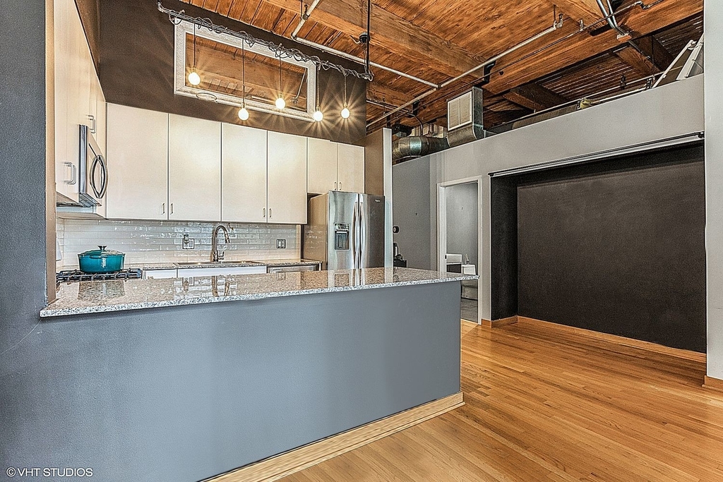 300 W Grand Avenue - Photo 5