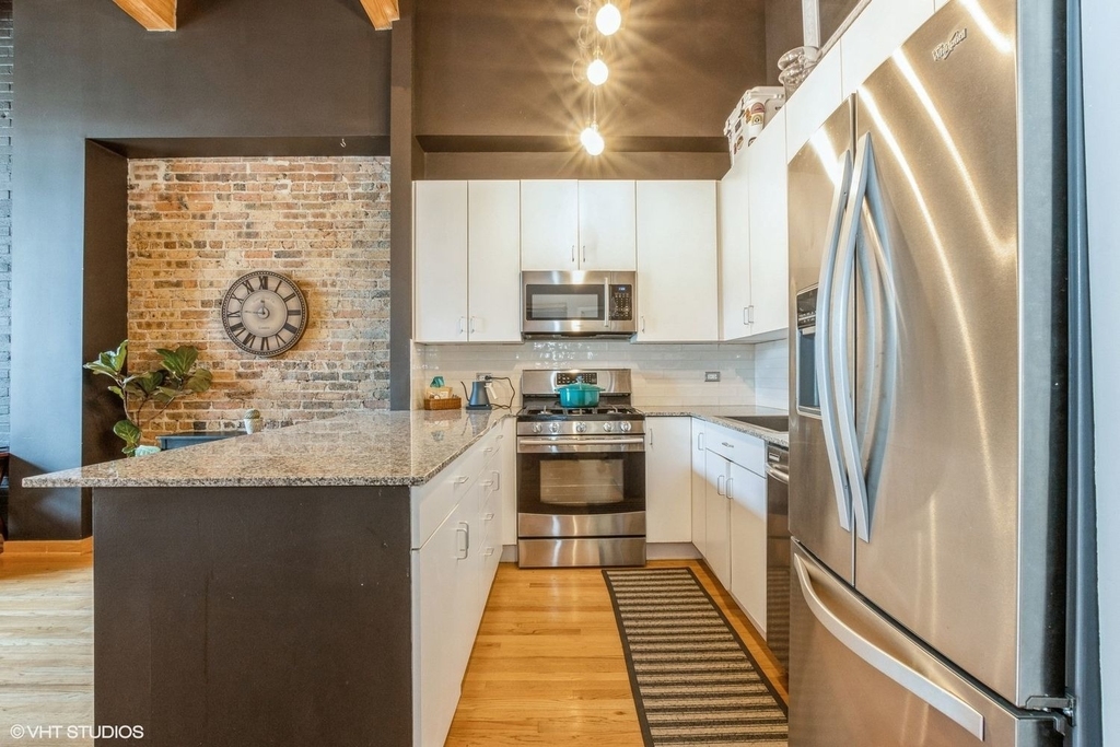 300 W Grand Avenue - Photo 4
