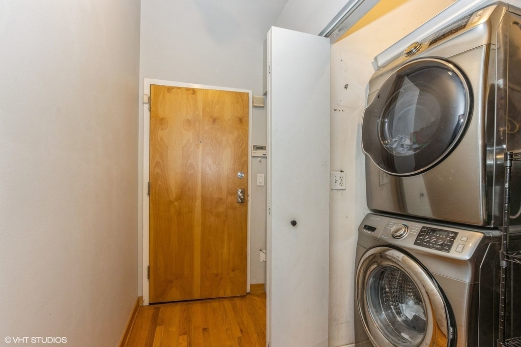 300 W Grand Avenue - Photo 9