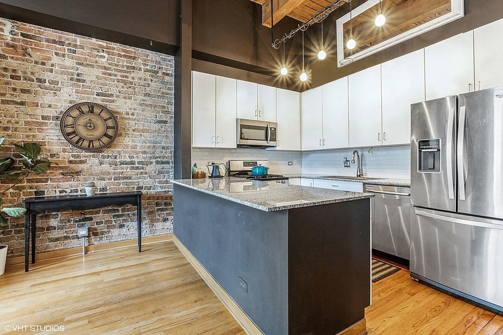 300 W Grand Avenue - Photo 2