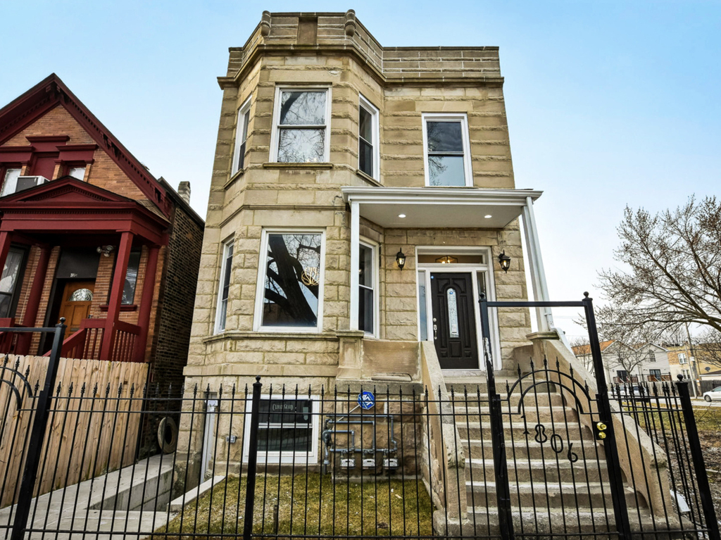 1806 S Trumbull Avenue - Photo 0