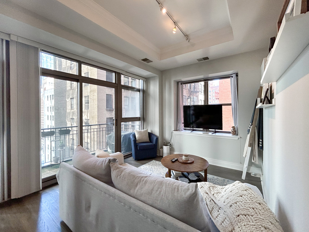 212 W Washington Street - Photo 1