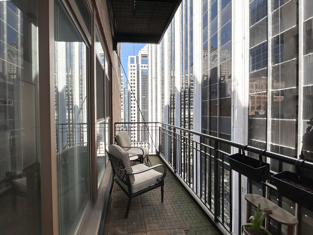 212 W Washington Street - Photo 7