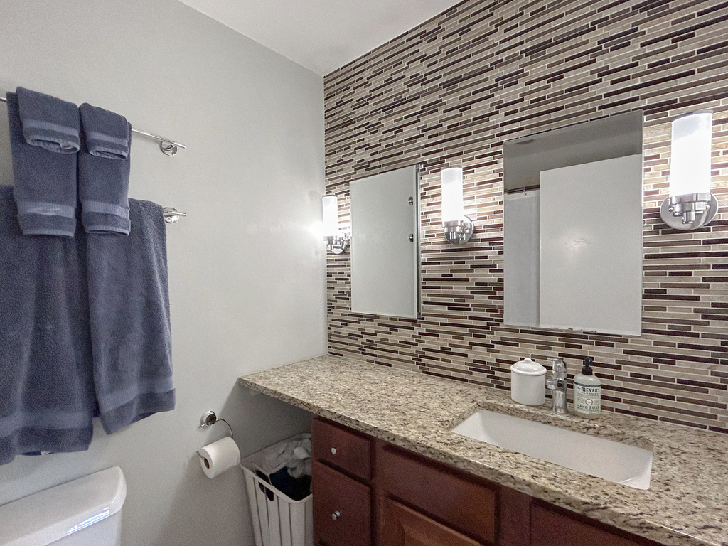 212 W Washington Street - Photo 3