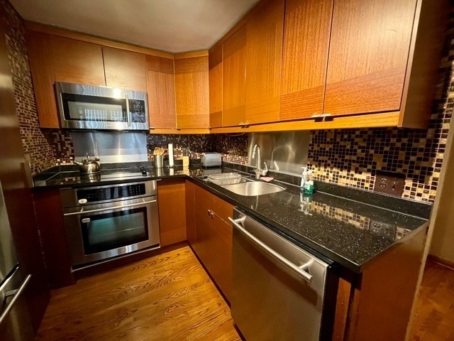 1221 N Dearborn Street - Photo 12