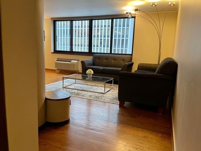 1221 N Dearborn Street - Photo 2