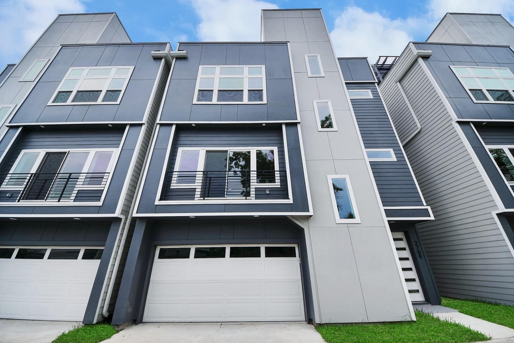 2709 Dennis Street - Photo 1