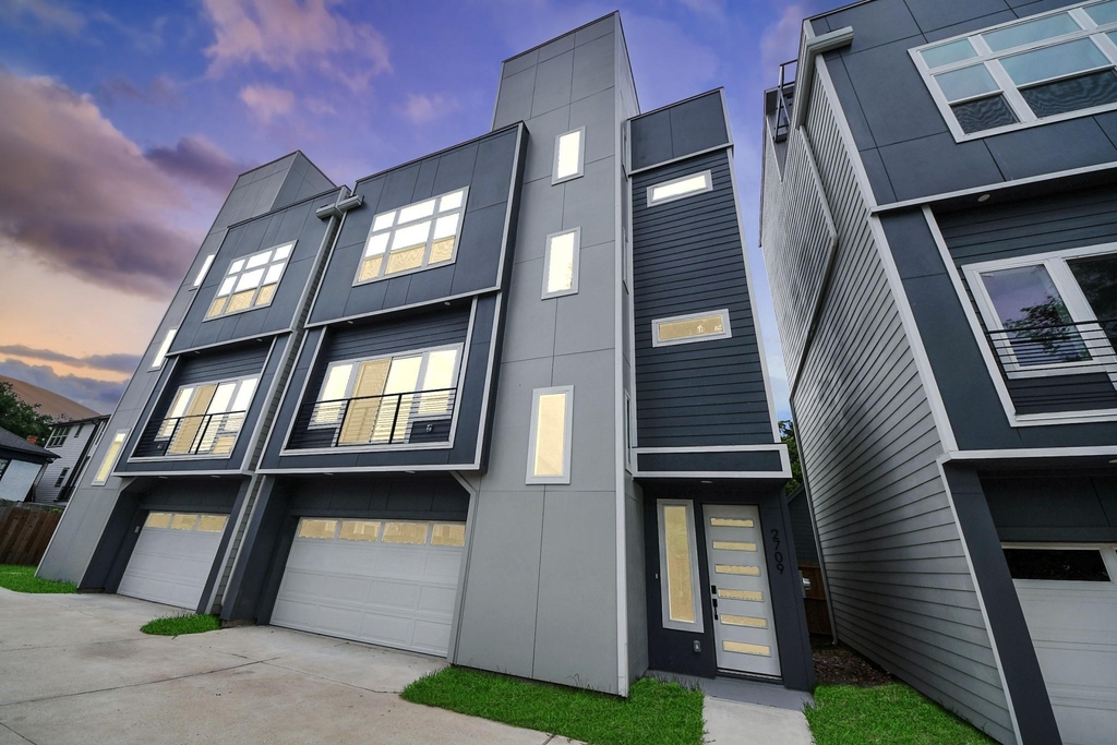 2709 Dennis Street - Photo 0